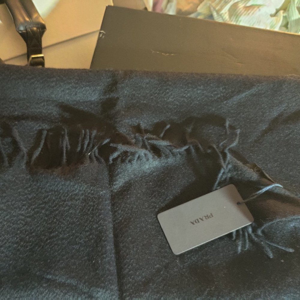PRADA Cashmere Pashmina/scarf unisex. Made in Italy